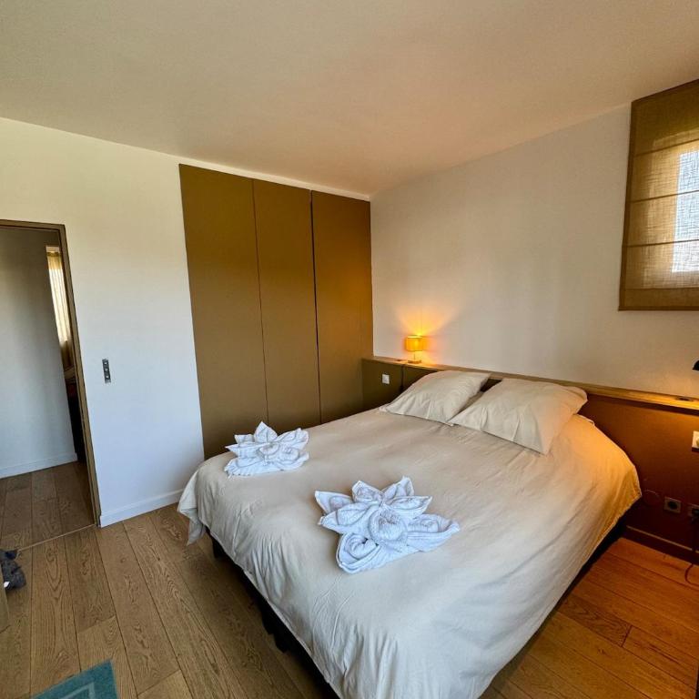 Luxurious Montmartre Duplex - Two-Bedroom Apartment - 11