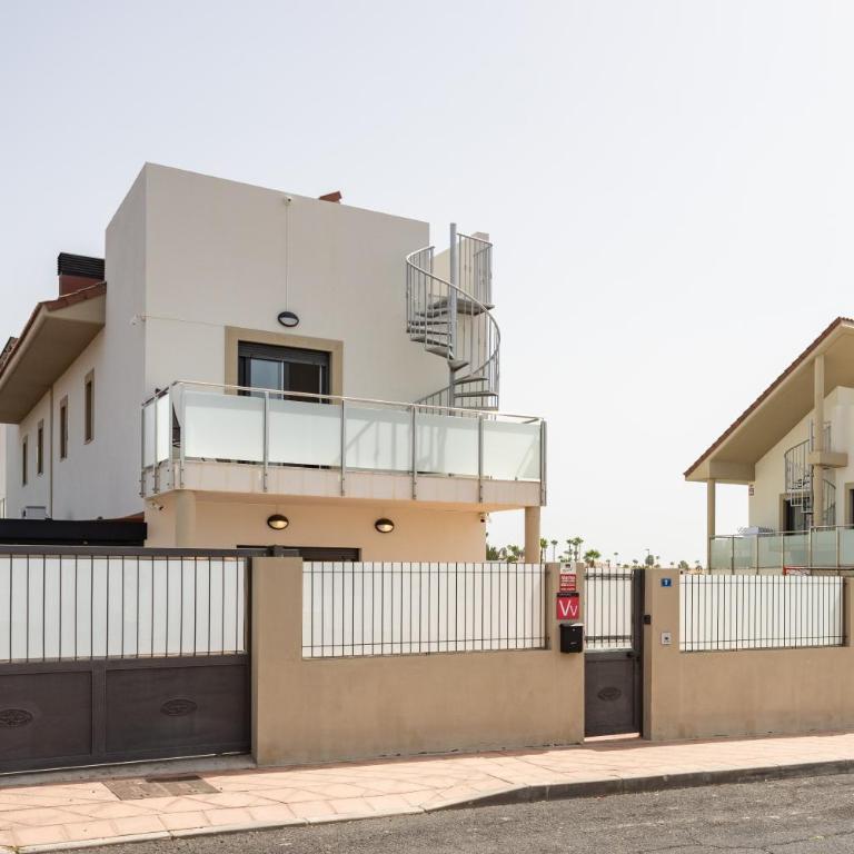 Private Luxury Villa with Pool near Golf Course & Marina - Villa - 46
