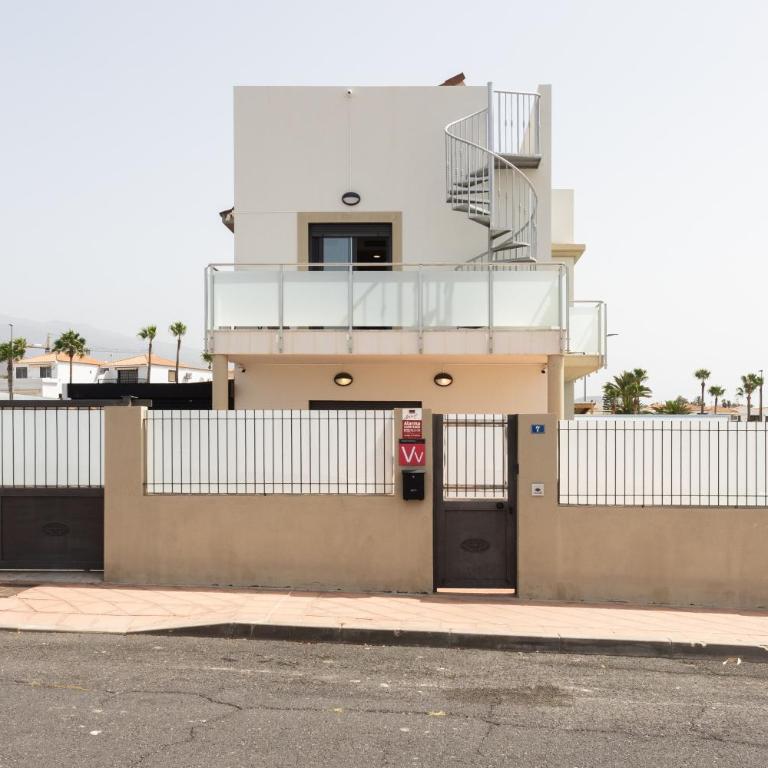 Private Luxury Villa with Pool near Golf Course & Marina - Villa - 47