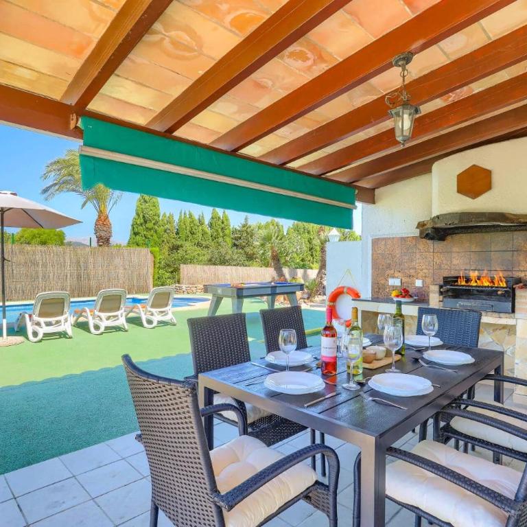 Villa Conxa Bisanyes by Villa Plus - Villa - 4