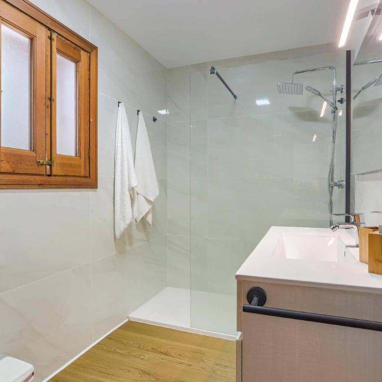 Villa Conxa Bisanyes by Villa Plus - Villa - 13