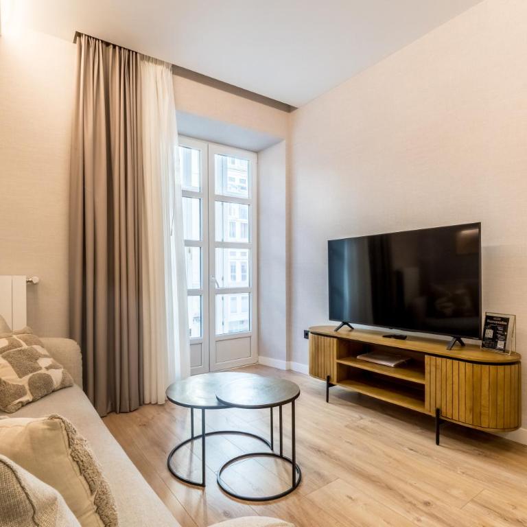 Plaza Mayor - Apartamentos Burgos Deluxe - Deluxe Apartment mit Balkon und 2 Schlafzimmern - 3