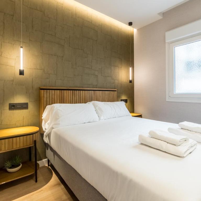 Plaza Mayor - Apartamentos Burgos Deluxe - Deluxe Apartment mit Balkon und 2 Schlafzimmern - 12