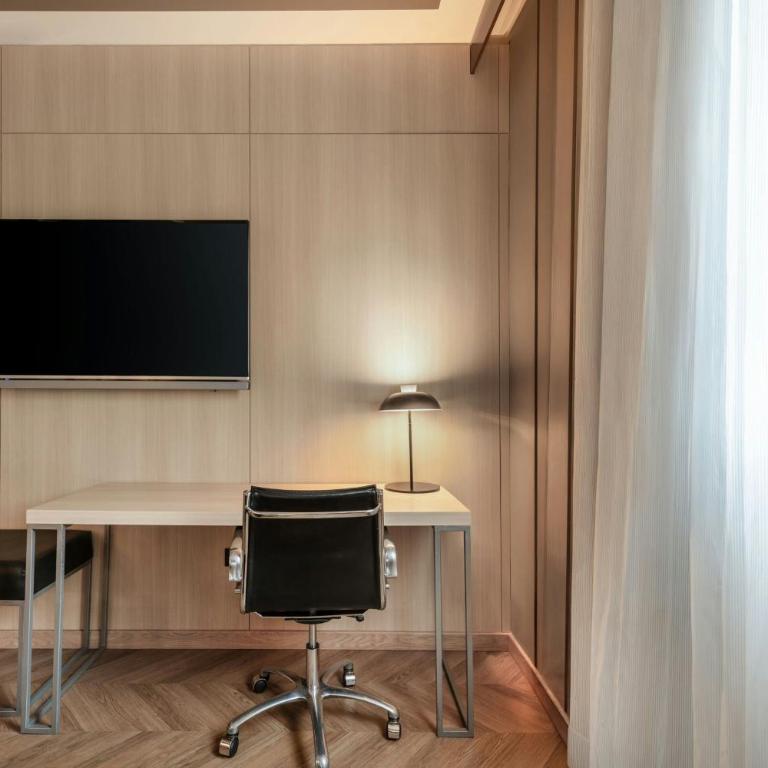 AC Hotel Bologna by Marriott - Camera Standard Plus con 1 Letto King-Size - 8