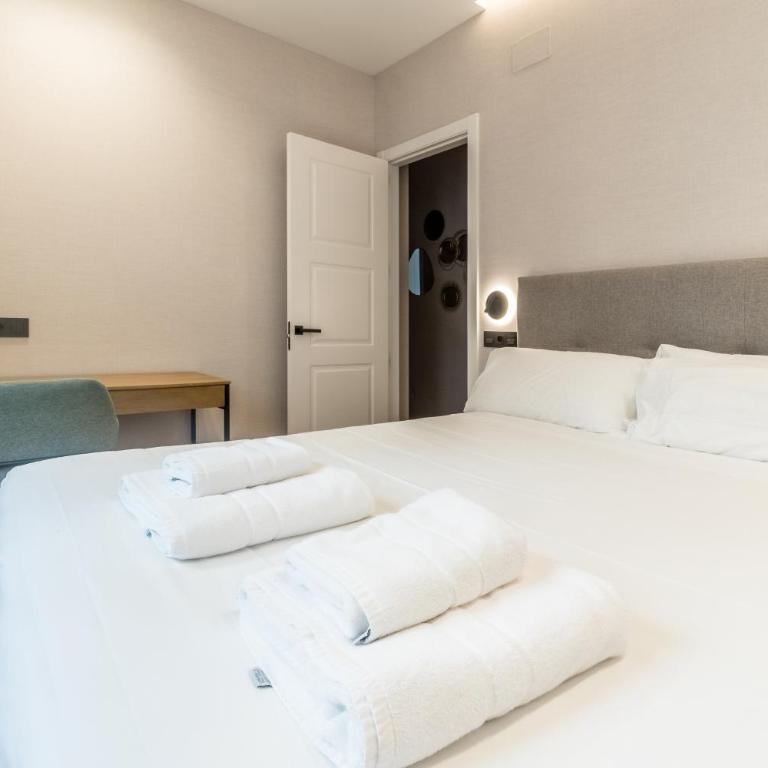 Plaza Mayor - Apartamentos Burgos Deluxe - Deluxe Apartment mit Balkon und 2 Schlafzimmern - 17