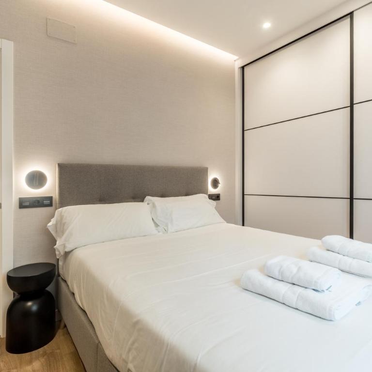 Plaza Mayor - Apartamentos Burgos Deluxe - Deluxe Apartment mit Balkon und 2 Schlafzimmern - 18