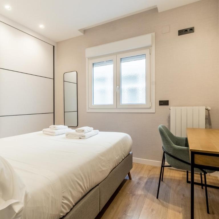 Plaza Mayor - Apartamentos Burgos Deluxe - Deluxe Apartment mit Balkon und 2 Schlafzimmern - 16
