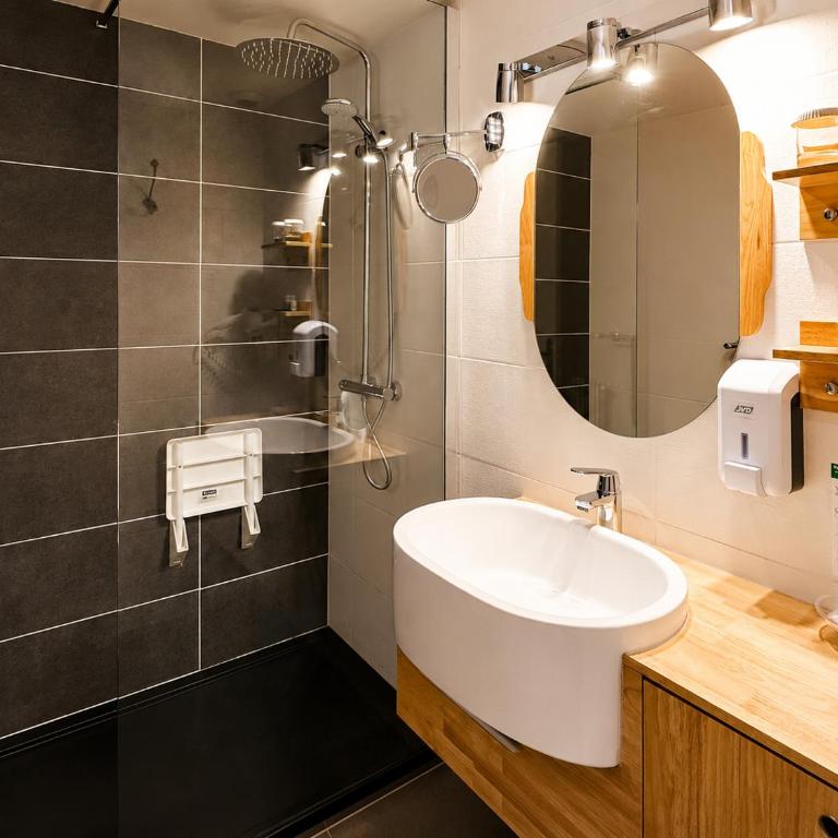 Auberge Alpina - Chambre Familiale - Vue sur Montagne - 4