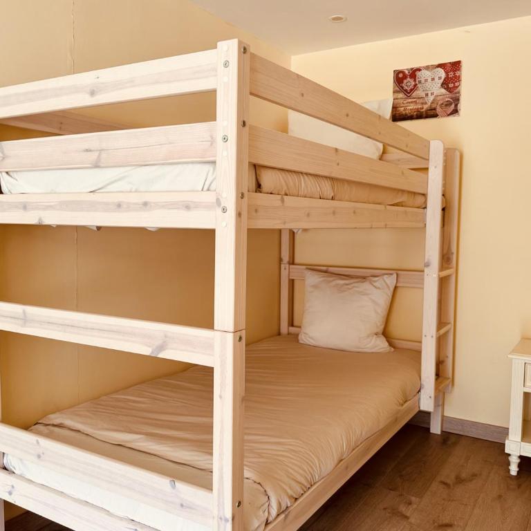 Auberge Alpina - Chambre Familiale Adaptée aux Personnes à Mobilité Réduite - 2