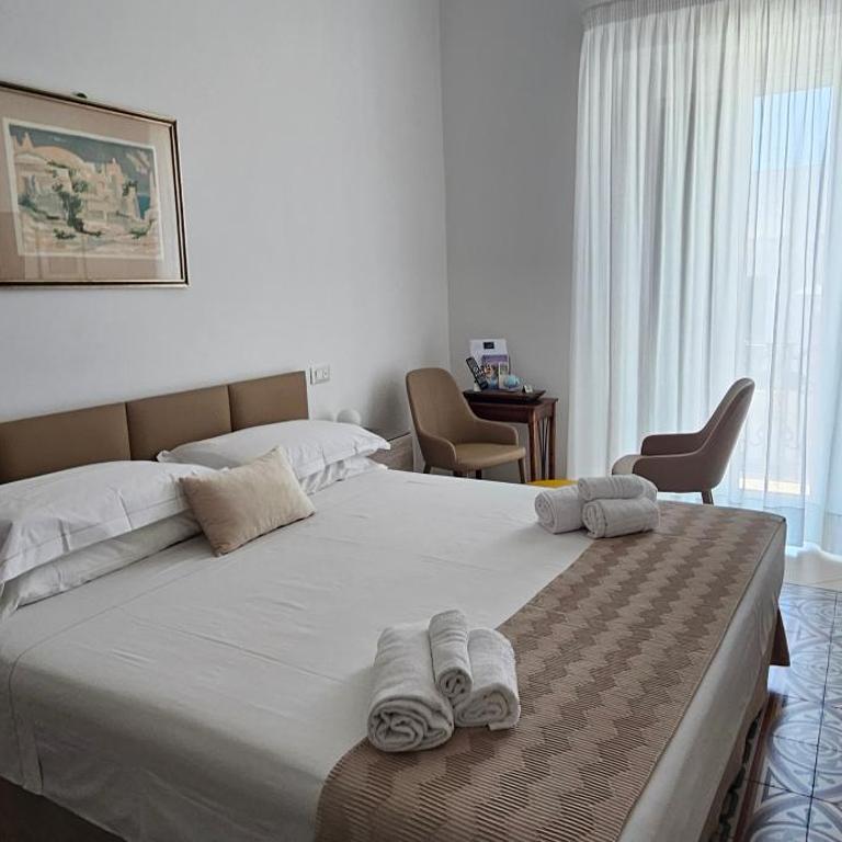 Al Corso Charming Rooms - Camera Queen con Balcone - 1