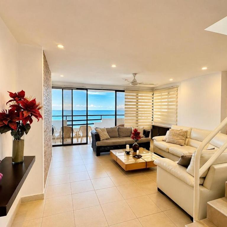 Oceanfront Duplex with Balcony El Laguito Cartagena - Three-Bedroom Apartment with Sea View - 1