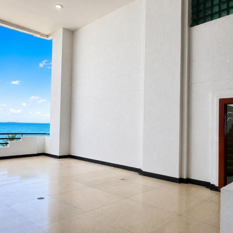 Oceanfront Duplex with Balcony El Laguito Cartagena - Three-Bedroom Apartment with Sea View - 22