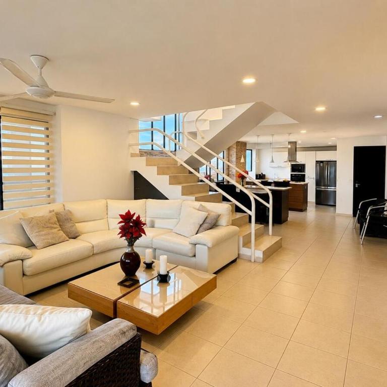 Oceanfront Duplex with Balcony El Laguito Cartagena - Three-Bedroom Apartment with Sea View - 3