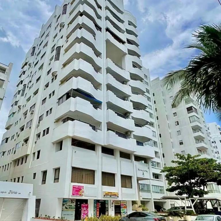 Oceanfront Duplex with Balcony El Laguito Cartagena - Three-Bedroom Apartment with Sea View - 14