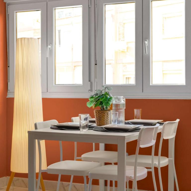 Bright 3BR Flat Central Shopping Area - Apartamento - 1