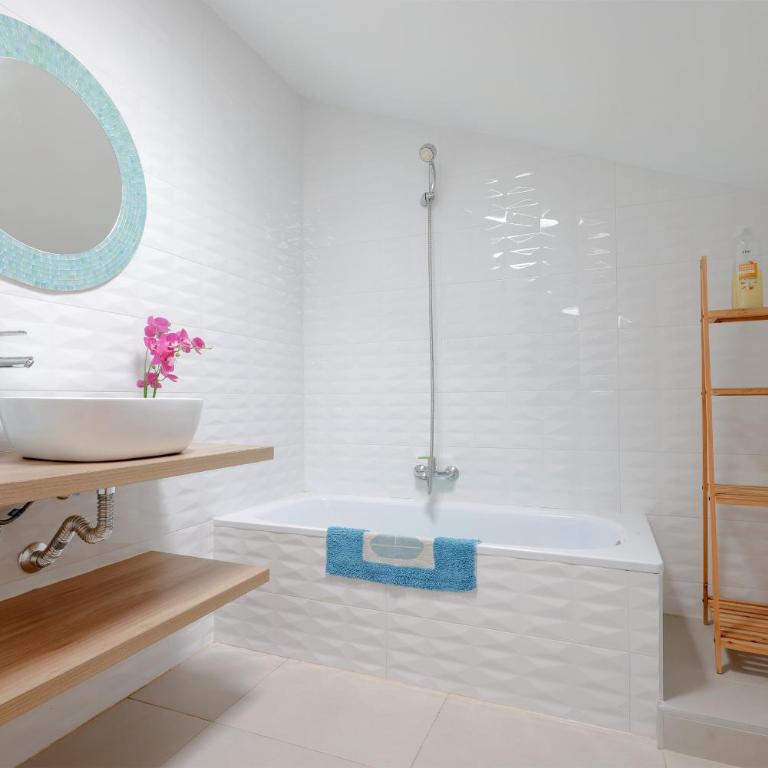 DARUMA APARTMENTS 2-Bedroom Duplex with Sea Views - Two-Bedroom Apartment - 10