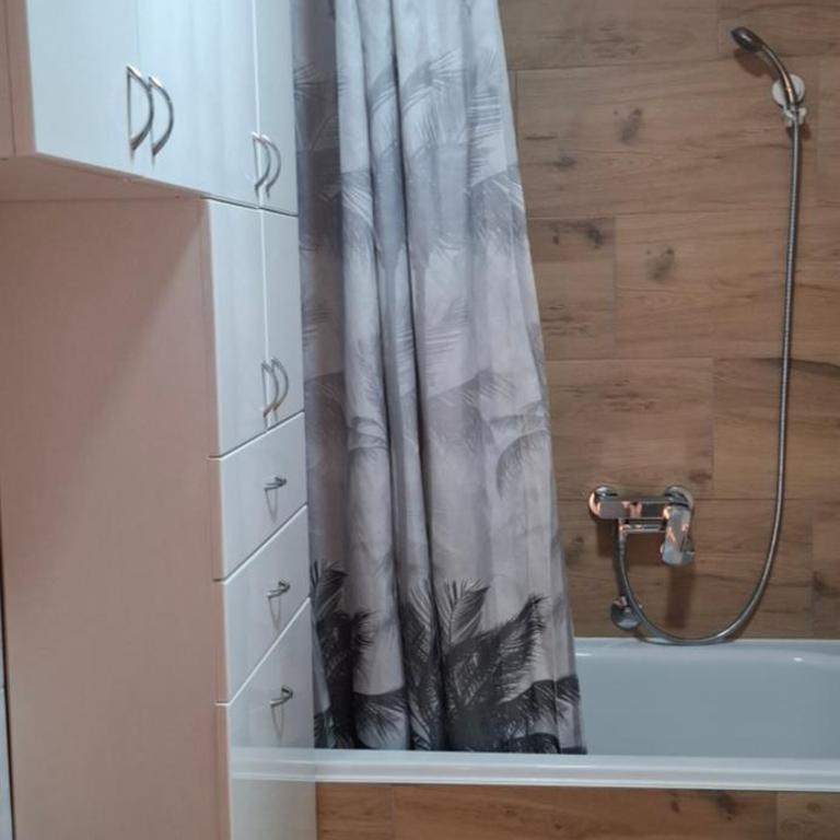 Cozy City Center Apartment with Garden, Pool & BBQ - Appartement 1 Chambre - 12