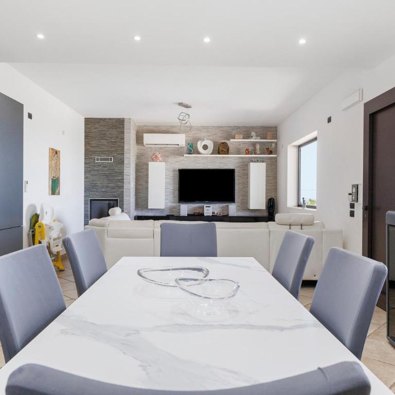 Dimora del Principe - Appartamento Premium con 3 Camere da Letto e Balcone - 9