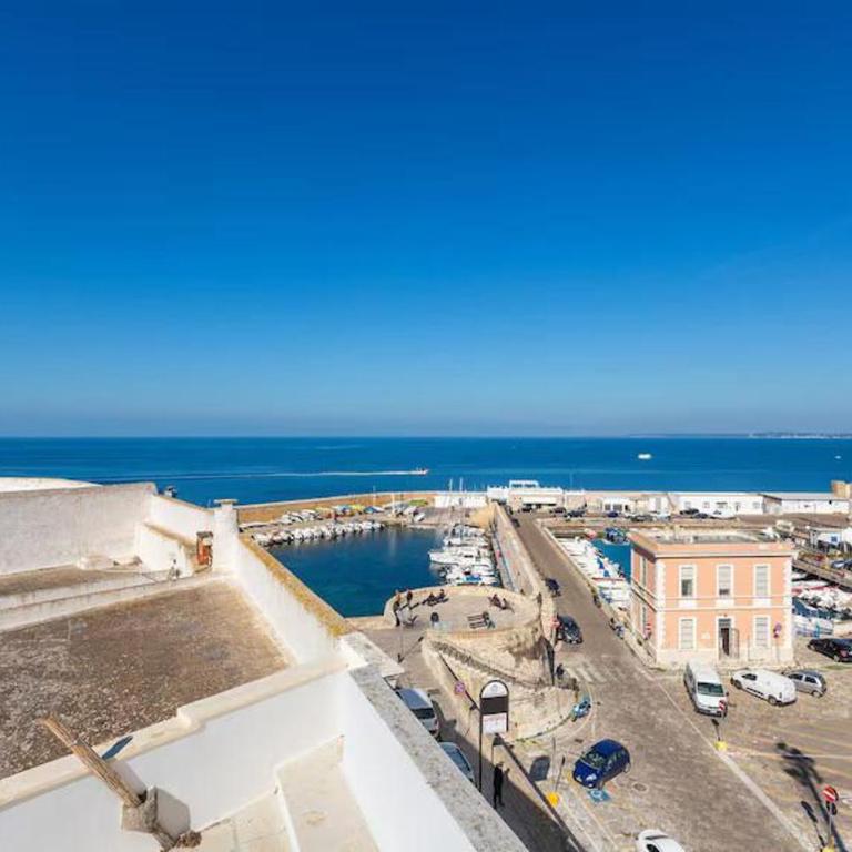 Corte Consiglio & La Finestra sul porto - old town - Purità beach - Camera Tripla con Vista Mare - 3