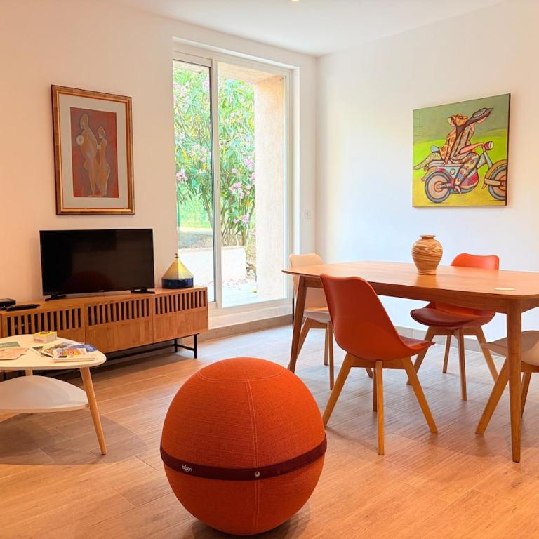 Charmant T2 terrasse, plage à pied, parking - Appartement 1 Chambre - 13