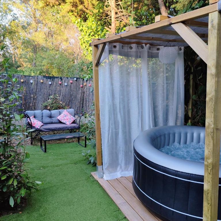 Joli studio climatisé avec jacuzzi privé et entrée indépendante - Apartment mit 1 Schlafzimmer - 6
