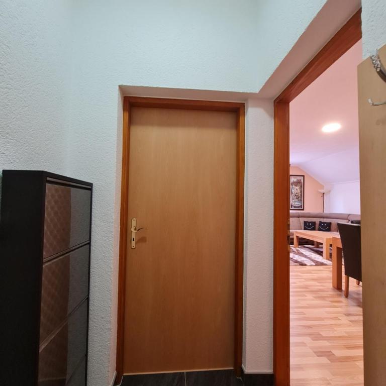 Villa Hukic - Apartman s 1 Spavaćom Sobom i Balkonom - 12
