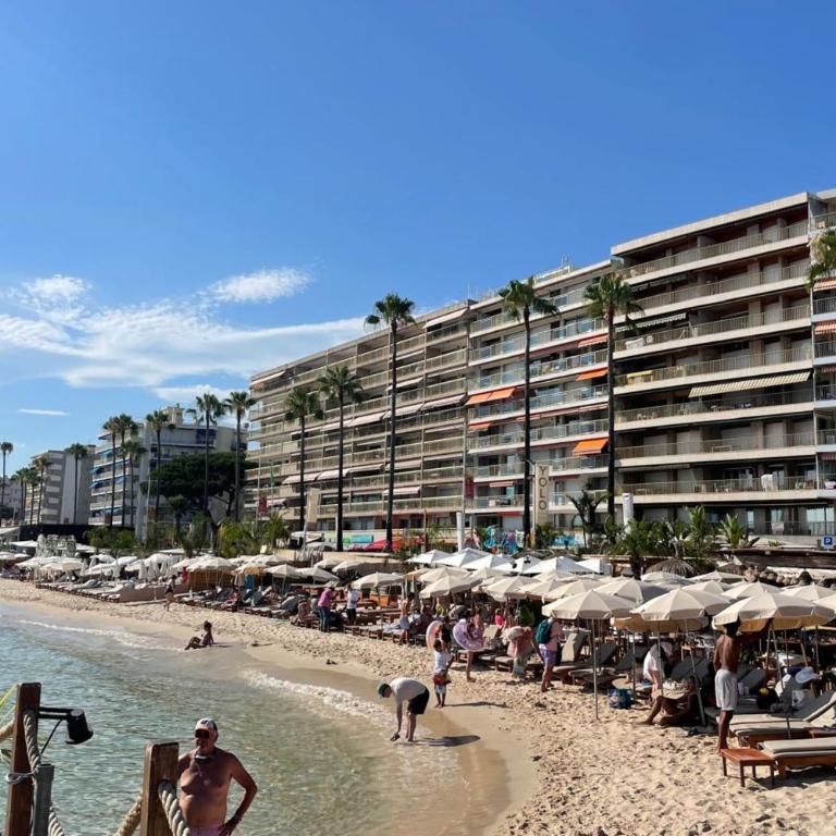 Amazing studio in Juan les Pins with a large terrasse parking - Estudio - 2