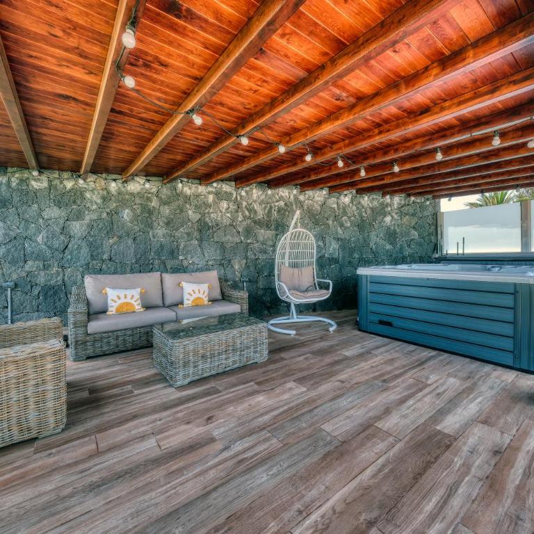Villa Los Yeyos - Ocean views, Pool, BBQ and Billiard By Lanzarote Vacation Homes - Casa con 4 camere da letto - 80