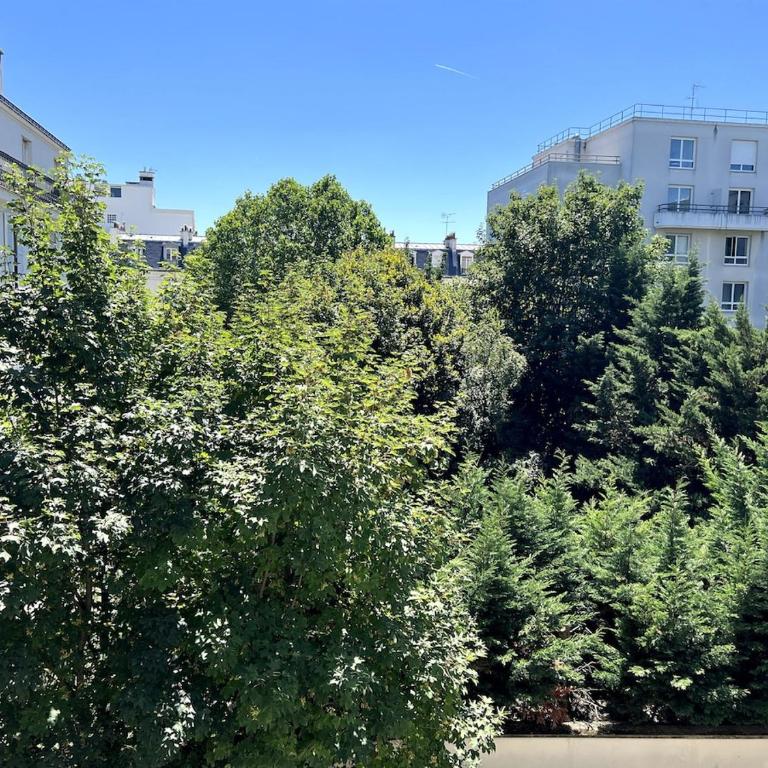 Buttes-Chaumont appartement 2 pièces et terrasses - Appartement 2 Chambres - 2
