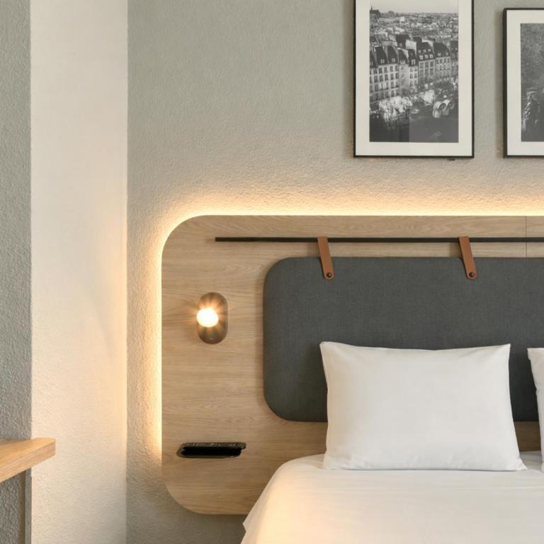 Campanile PRIME - Paris 15 Tour Eiffel - Chambre Standard - 1 Lit Queen-Size - 7