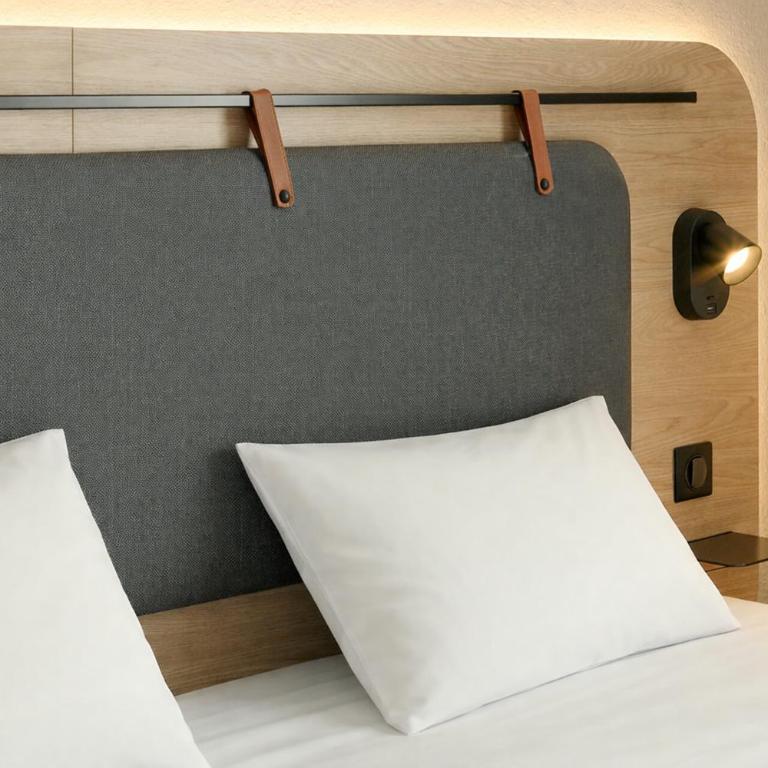Campanile PRIME - Paris 15 Tour Eiffel - Chambre Standard - 1 Lit Queen-Size - 9