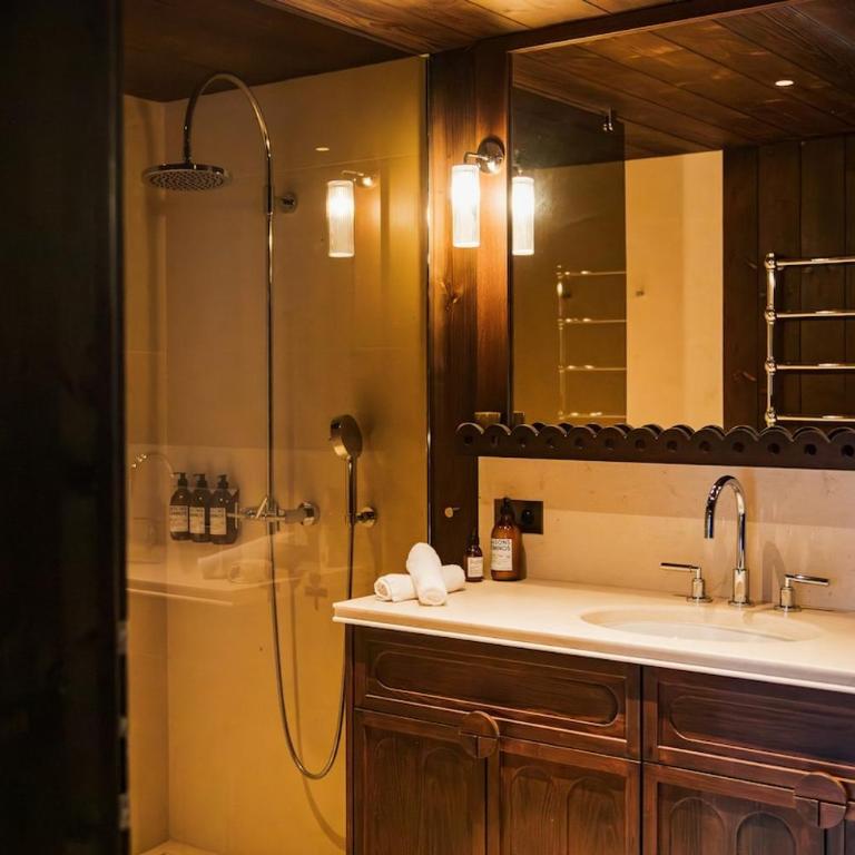 MAISON DOMINOS Chalet de Luxe 5 chambres Vue MontBlanc ,Spa, Jacuzzi, Salle de sport - Chalet - 73