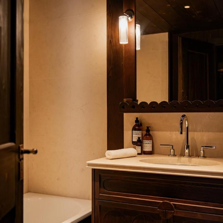 MAISON DOMINOS Chalet de Luxe 5 chambres Vue MontBlanc ,Spa, Jacuzzi, Salle de sport - Chalet - 57