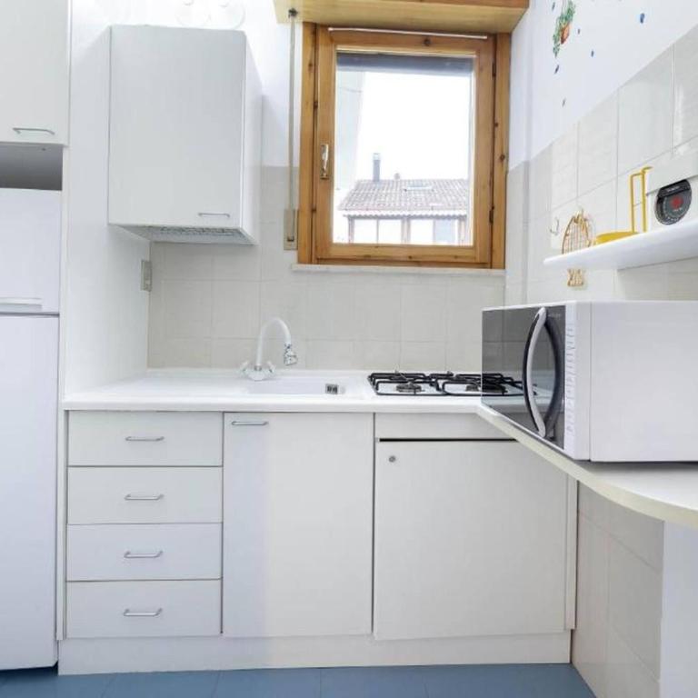 Charming 3-Bedroom Apartment in Riccione with Free Parking - Appartamento - 3