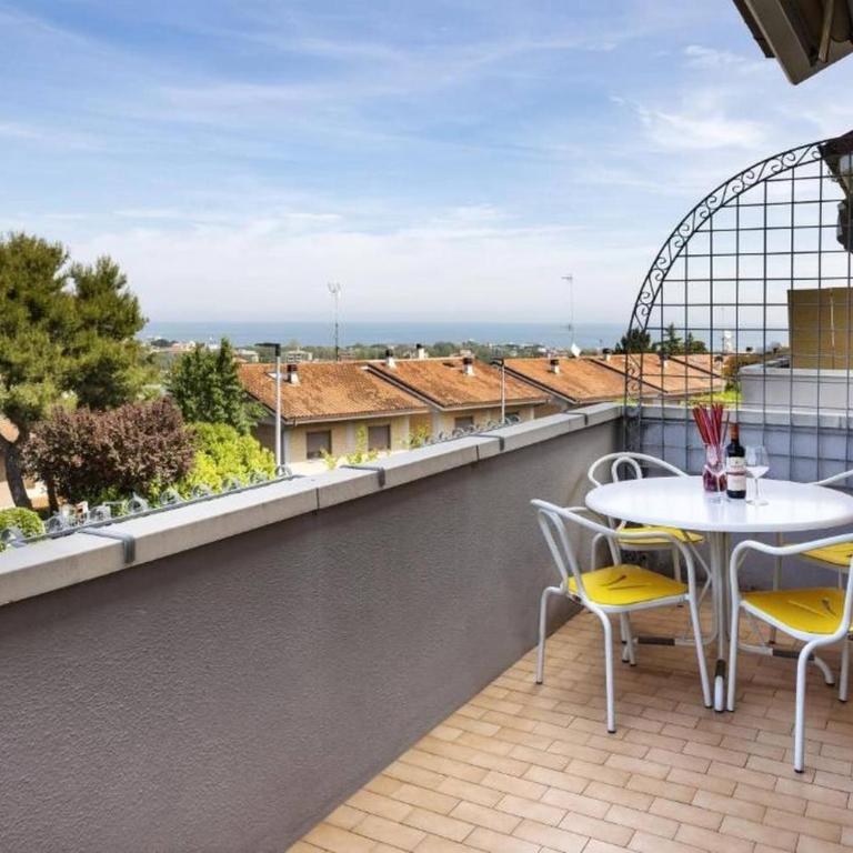 Charming 3-Bedroom Apartment in Riccione with Free Parking - Appartamento - 12