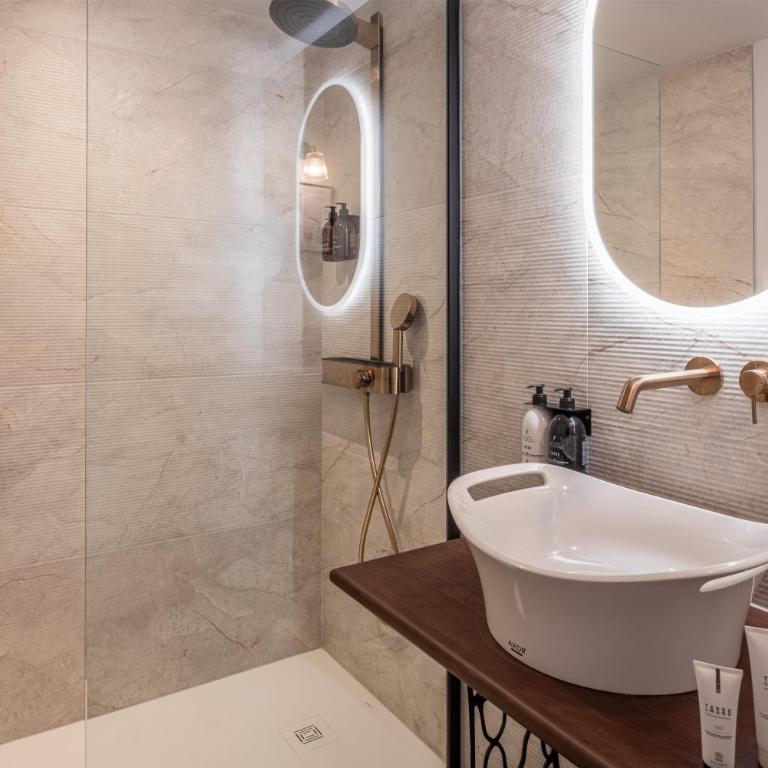 Hotel Litteraire Alexandre Vialatte, BW Signature Collection - Chambre Lit Queen-Size Confort - Non-Fumeurs - 2