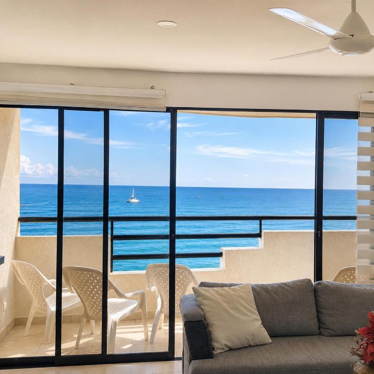 Oceanfront Duplex with Balcony El Laguito Cartagena - Three-Bedroom Apartment with Sea View - 26