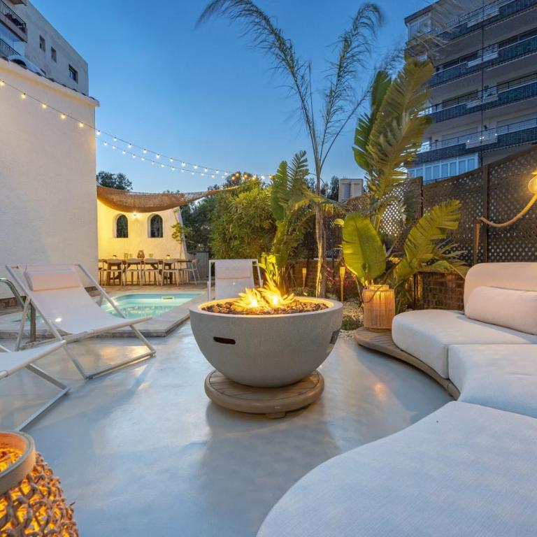 Vacalm Villa Judit - Beachfront Villa with Pool, Spa, BBQ, Fire Pit & Mini Golf - Villa frente a la playa - 2