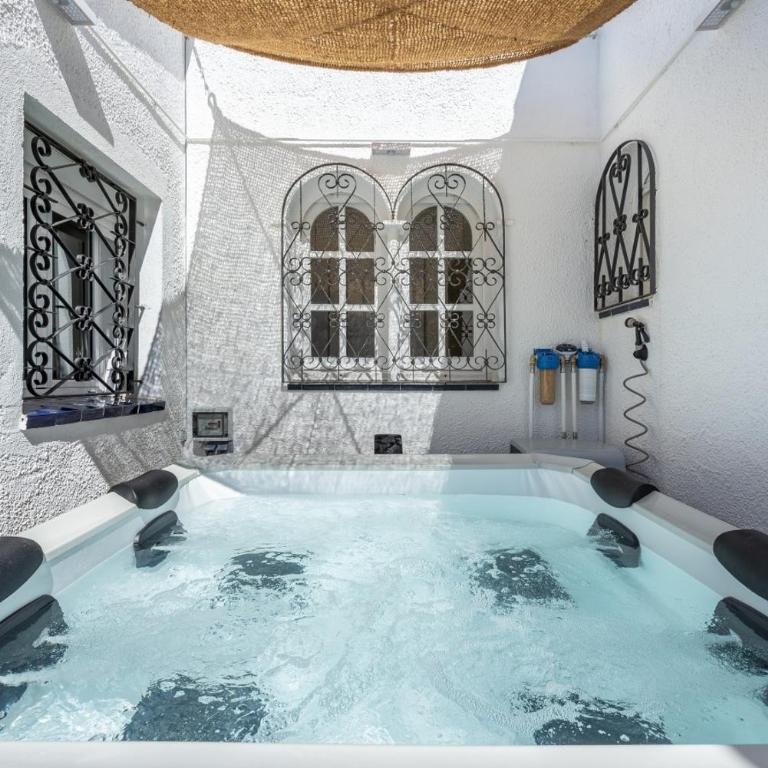 Vacalm Villa Judit - Beachfront Villa with Pool, Spa, BBQ, Fire Pit & Mini Golf - Villa frente a la playa - 25