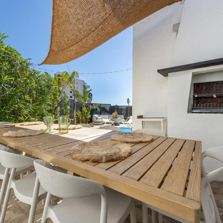 Vacalm Villa Judit - Beachfront Villa with Pool, Spa, BBQ, Fire Pit & Mini Golf - Villa frente a la playa - 45