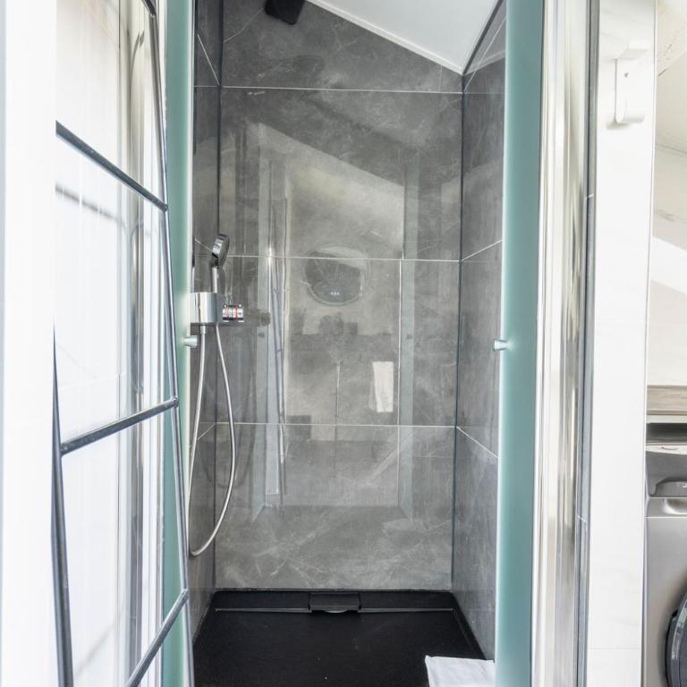LA MANSARDE DU BIVOUAC, cocon sous les toits de Cannes - Appartement 2 Chambres - 26