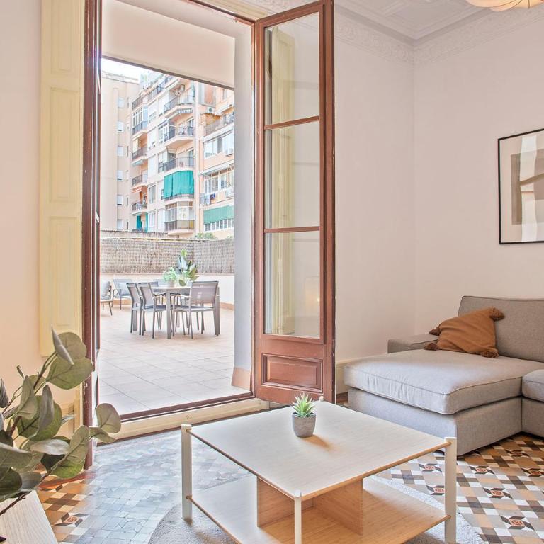Ola Living Arc de Triomf - Three-Bedroom Premium Apartment with Terrace - 8