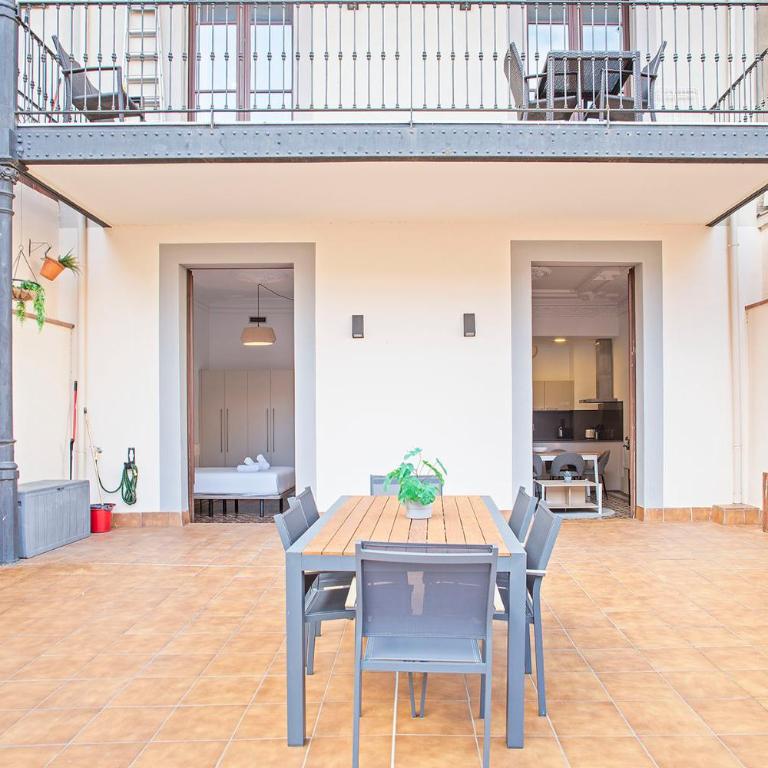 Ola Living Arc de Triomf - Three-Bedroom Premium Apartment with Terrace - 13