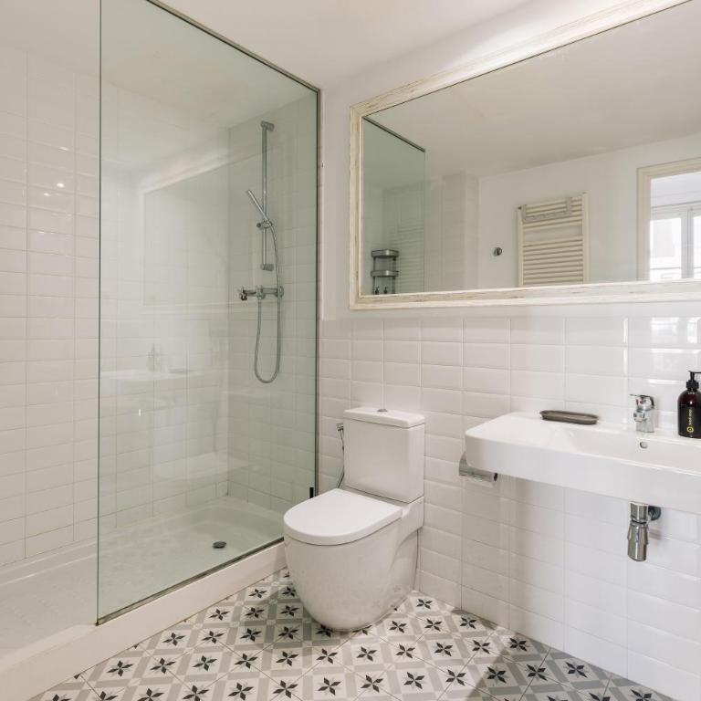 Ola Living Arc de Triomf - Three-Bedroom Premium Apartment with Terrace - 15