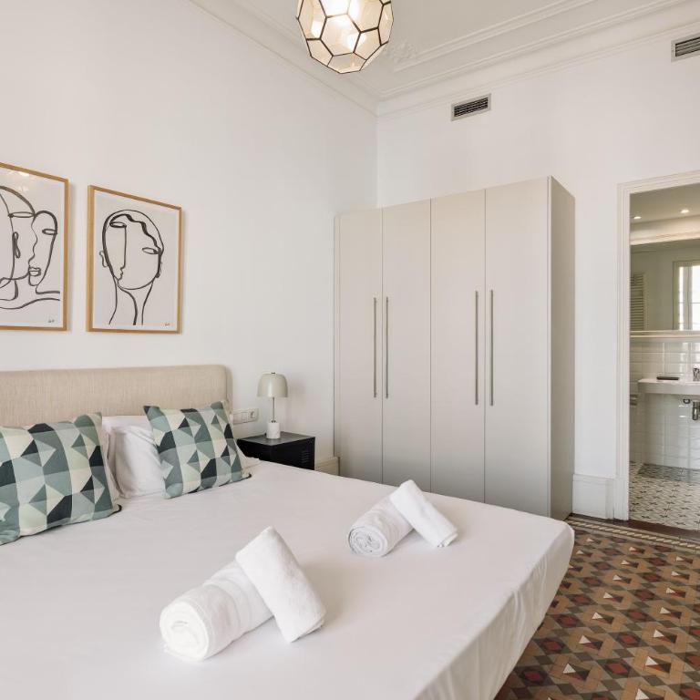 Ola Living Arc de Triomf - Three-Bedroom Premium Apartment with Terrace - 14