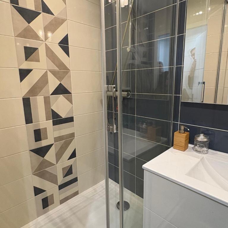 Appartement rÃ©novÃ© face mer - 4 pers. - FR-1-323-625 - Appartement - 22
