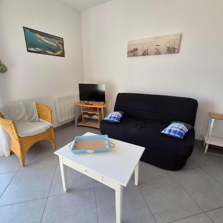 Studio Lumineux Proche Plage et Commerces aux Sables-d'Olonne Animaux Admis - FR-1-92-953 - Apartment - 6