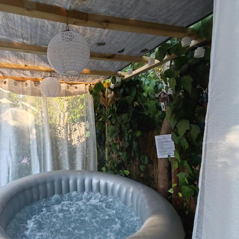 Joli studio climatisé avec jacuzzi privé et entrée indépendante - Apartment mit 1 Schlafzimmer - 7