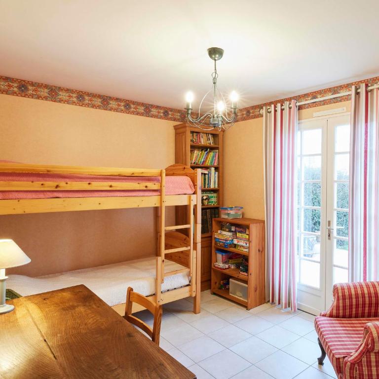 Maison spacieuse pour 9 pers. proche plage, parking, terrasse - FR-1-323-584 - Maison de Vacances - 17