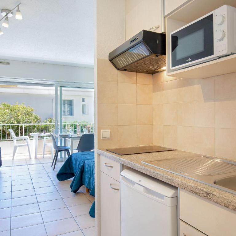 Studio Climatisé Proche Plage et Commerces avec Balcon, Wi-Fi et Parking - FR-1-466A-16 - Studio - 10